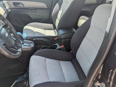 Used 2014 Chevrolet Cruze LS FWD image 9