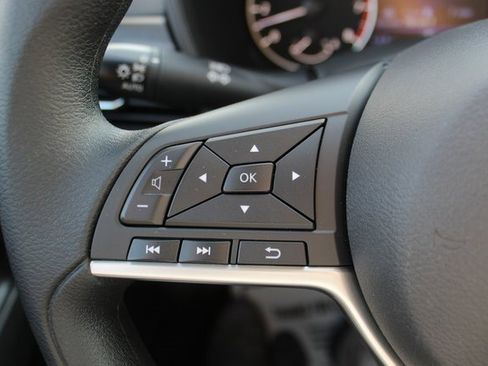 Used 2025 Nissan Altima 2.5 SV image 13