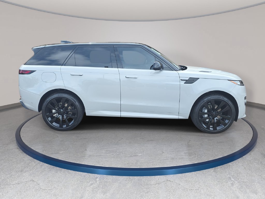 New 2027 Land Rover Range Rover Sport Dynamic SE AWD/4WD image 4
