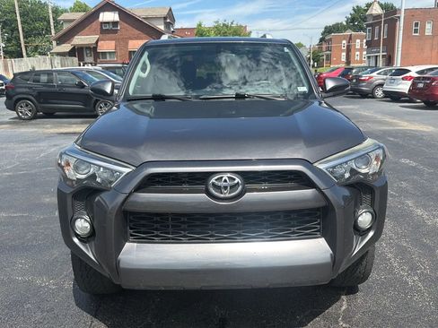 Used 2018 Toyota 4Runner SR5 Premium AWD/4WD image 2