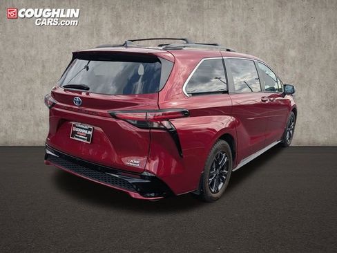 Used 2024 Toyota Sienna XSE AWD/4WD image 7