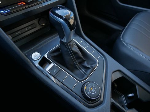 Used 2022 Volkswagen Tiguan SE image 24