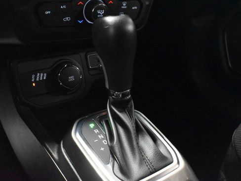 Used 2021 Jeep Renegade Limited image 20