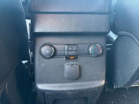 Used 2018 Ford Explorer XLT w/ Equipment Group 202A image 12