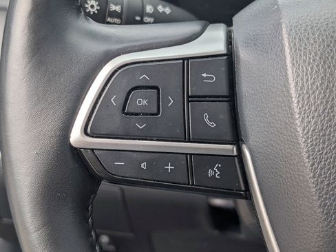 Used 2024 Toyota Highlander Platinum FWD image 22