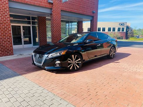 Used 2020 Nissan Altima 2.5 Platinum FWD image 3