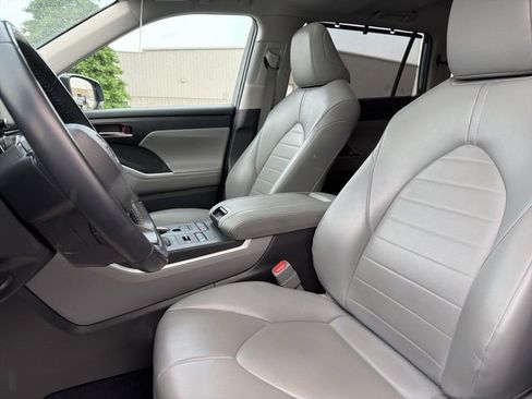 Certified 2022 Toyota Highlander XLE image 15