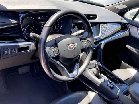Used 2024 Cadillac XT6 Premium Luxury FWD image 3