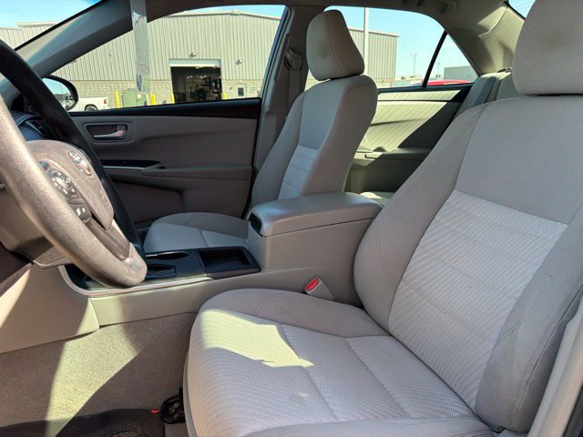 Used 2015 Toyota Camry LE FWD image 12