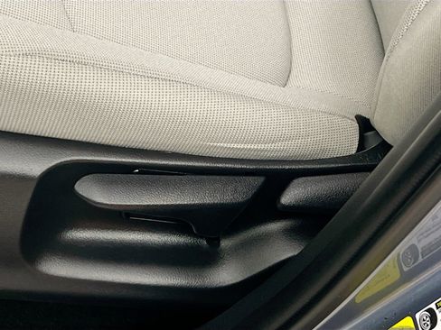 Used 2023 Toyota Corolla Cross L image 15