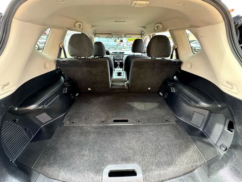 Used 2017 Nissan Rogue SV image 46