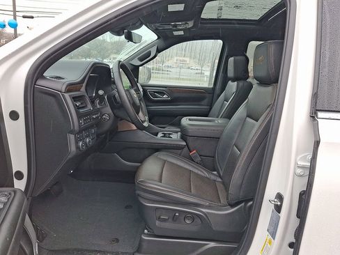 Used 2023 Chevrolet Tahoe High Country AWD/4WD image 3