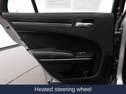 Used 2018 Chrysler 300 Limited image 23