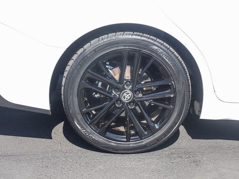 Used 2025 Toyota Camry SE FWD image 9