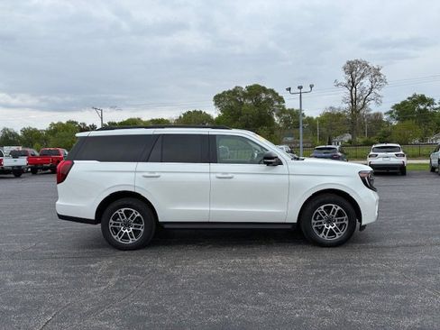 Used 2025 Ford Expedition Active AWD/4WD image 6
