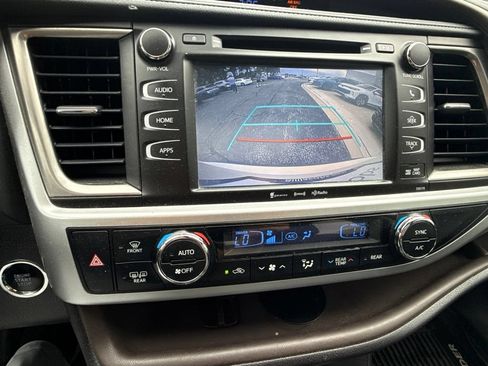 Used 2018 Toyota Highlander XLE AWD/4WD image 20