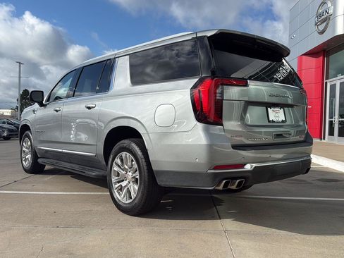 Used 2025 GMC Yukon XL Denali AWD/4WD image 12