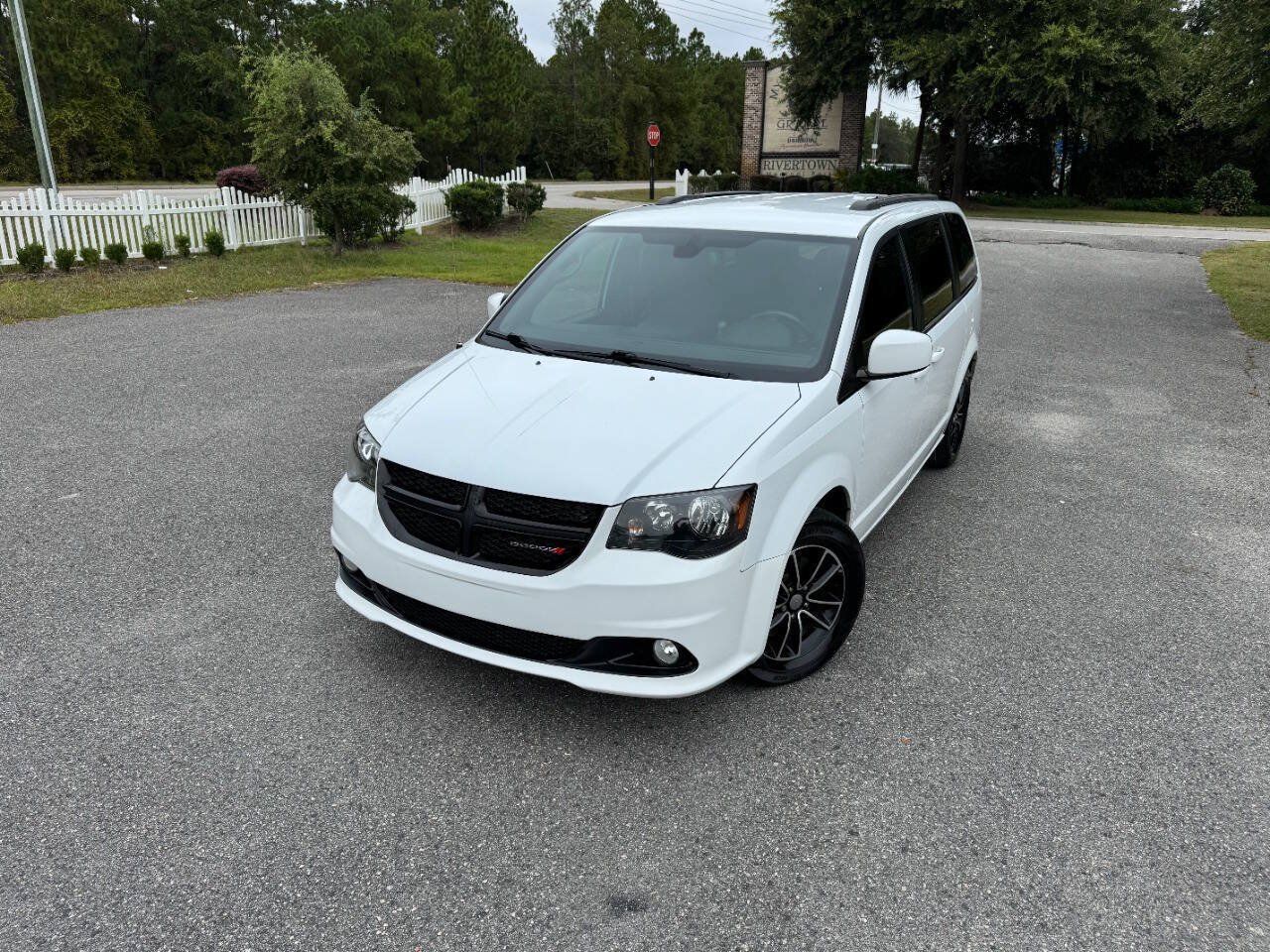 Used 2019 Dodge Grand Caravan SXT w/ Driver Convenience Group FWD image 31