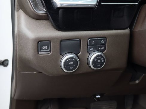 Used 2025 GMC Sierra 1500 SLT RWD image 12