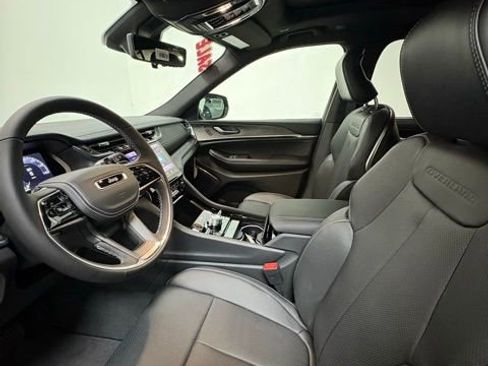 New 2025 Jeep Grand Cherokee L Overland w/ Luxury Tech Group IV image 11