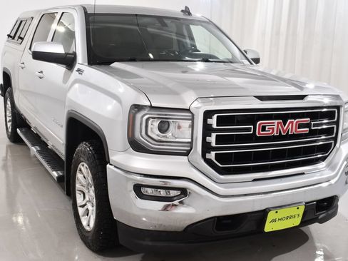 Used 2017 GMC Sierra 1500 SLE w/ SLE Value Package AWD/4WD image 4