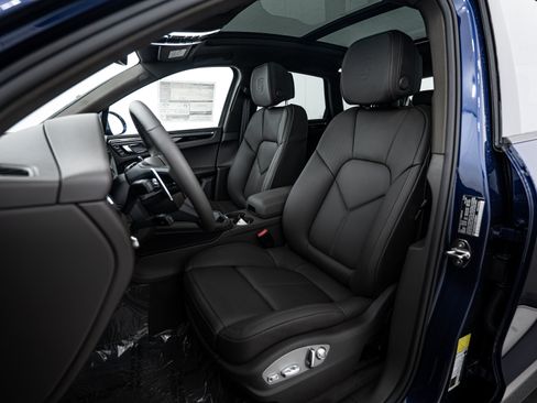 Certified 2026 Porsche Macan image 5