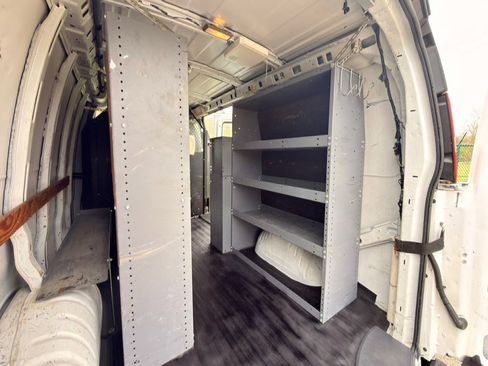 Used 2013 Chevrolet Express 2500 RWD image 12