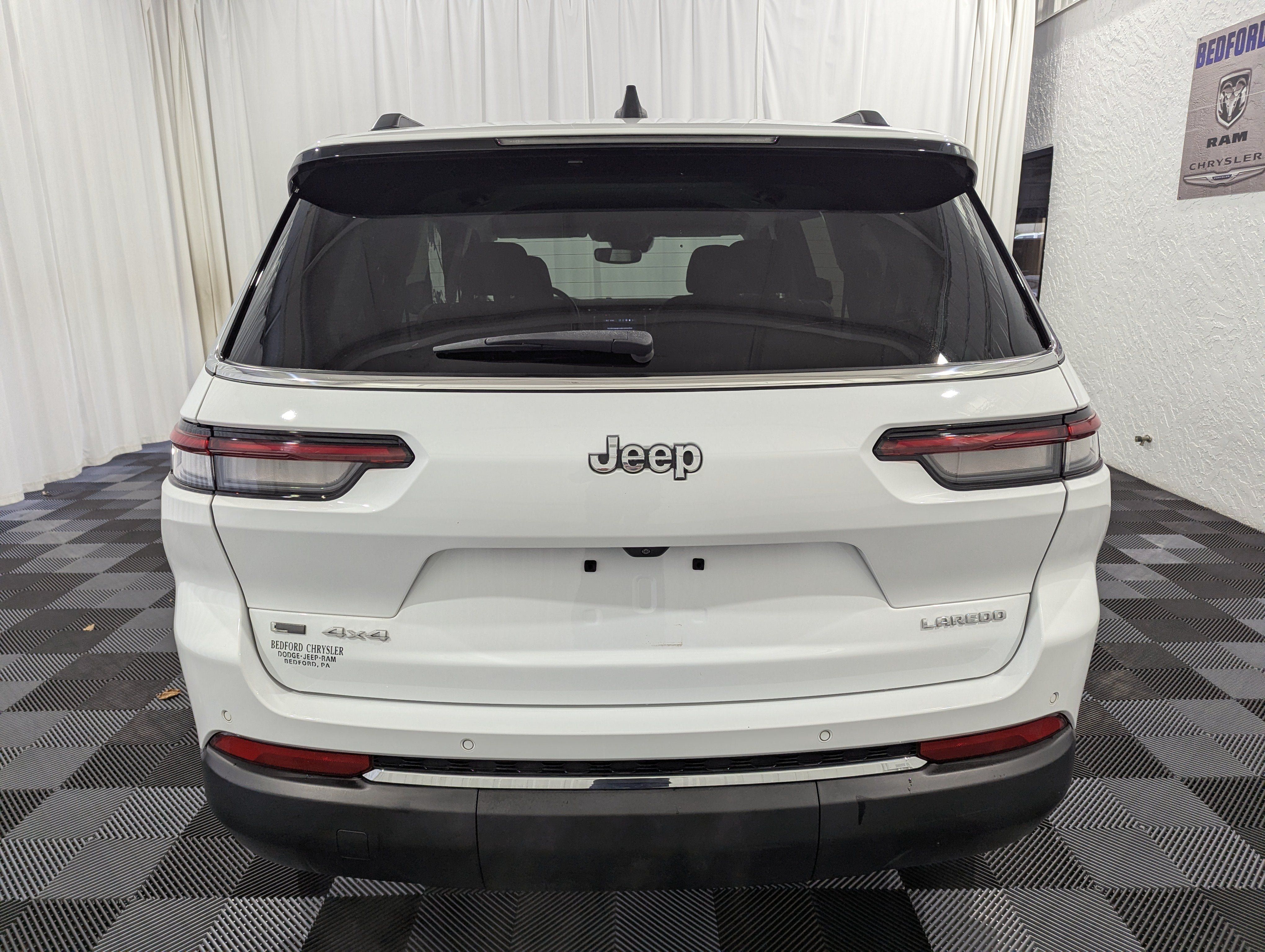 Used 2022 Jeep Grand Cherokee L Laredo w/ Luxury Tech Group I AWD/4WD image 8