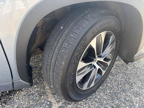Used 2021 Toyota Highlander XLE FWD image 18