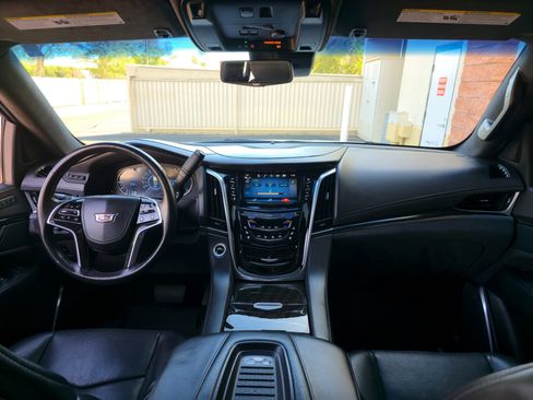 Used 2018 Cadillac Escalade ESV Platinum image 17