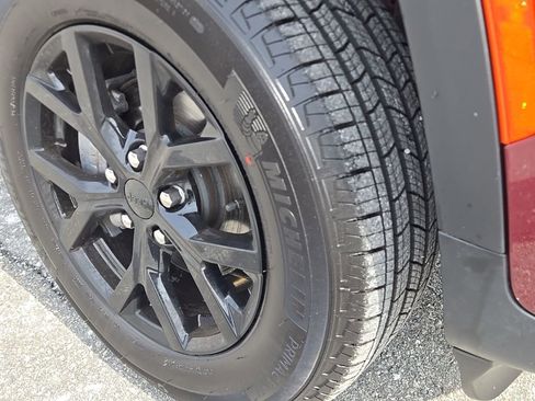 Certified 2025 Jeep Grand Cherokee Altitude AWD/4WD image 4