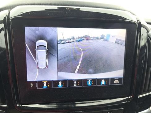 Used 2021 Chevrolet Traverse LT w/ LT Premium Package FWD image 24