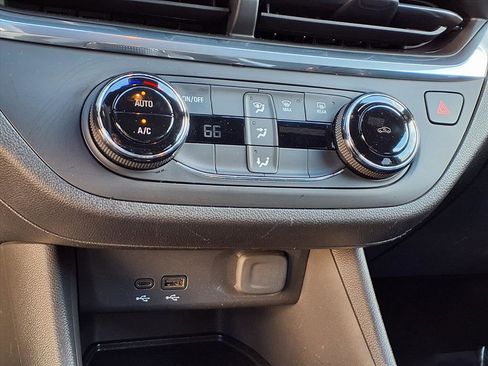 Used 2024 Buick Envista Preferred image 21