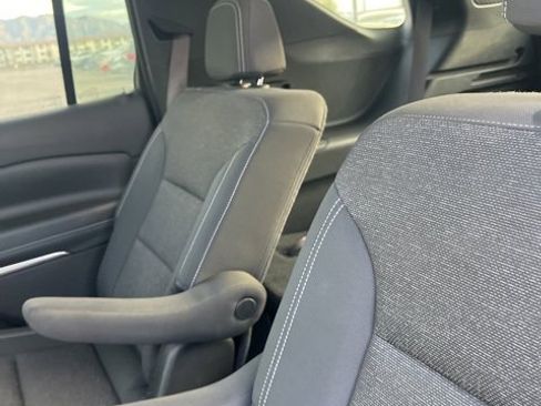 Used 2025 Chevrolet Traverse LT image 7