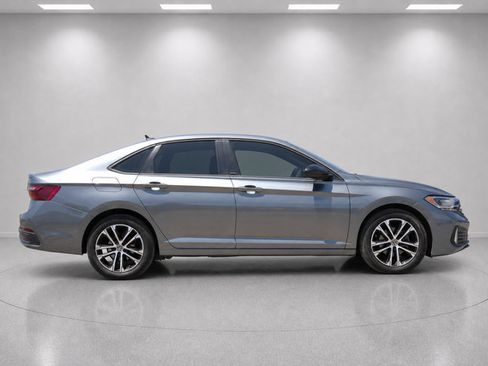 Used 2024 Volkswagen Jetta Sport FWD image 2