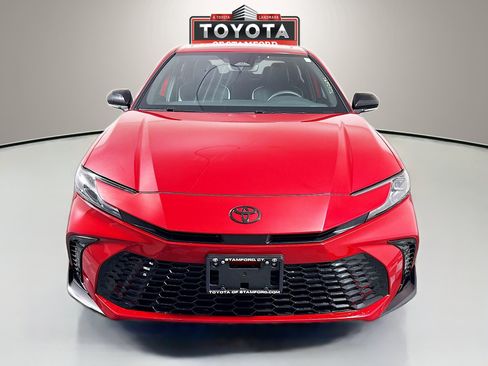 Used 2026 Toyota Camry Hybrid FWD image 2
