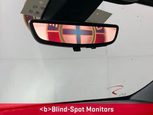 Used 2023 Chevrolet Traverse LT w/ Rear Camera Mirror Package image 6