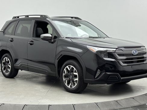 Used 2025 Subaru Forester Premium AWD/4WD image 3