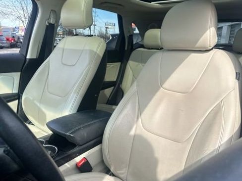 Used 2018 Ford Edge Titanium w/ Technology Package image 19