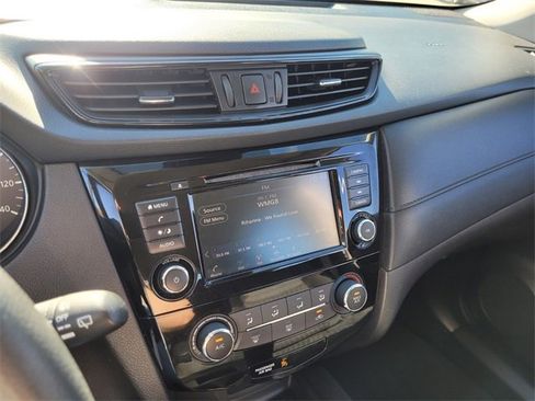 Used 2020 Nissan Rogue S image 18