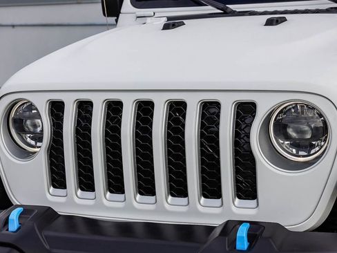 Used 2023 Jeep Wrangler Unlimited Sahara AWD/4WD image 6