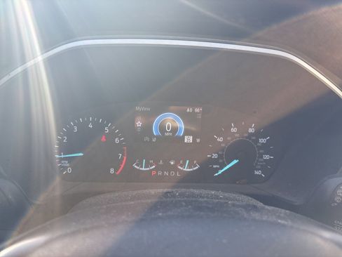 Used 2021 Ford Escape SE w/ SE Sport Appearance Package image 8