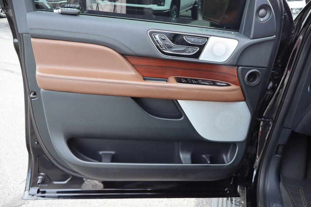 Used 2024 Lincoln Navigator L Reserve AWD/4WD image 4
