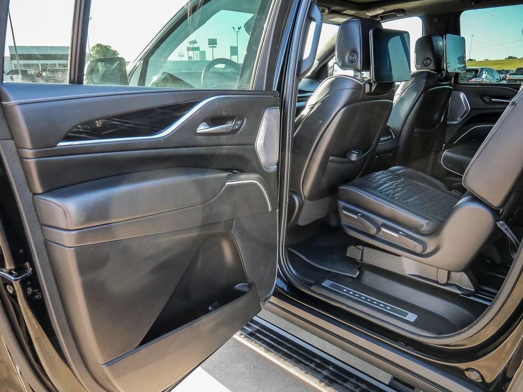 Used 2023 Cadillac Escalade ESV V w/ LPO, ONYX Package AWD/4WD image 30