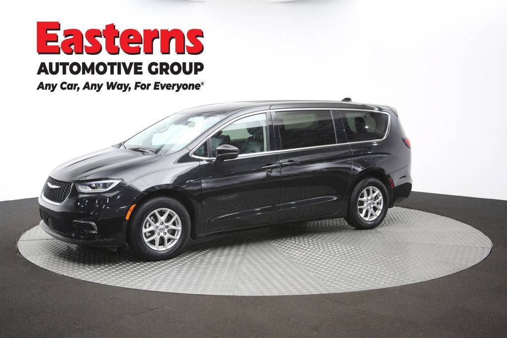 Used 2023 Chrysler Pacifica Touring-L FWD image 61
