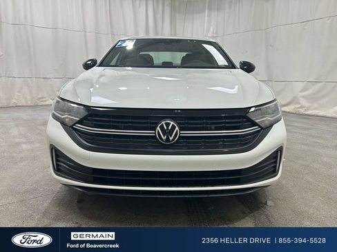 Used 2022 Volkswagen Jetta Sport image 4