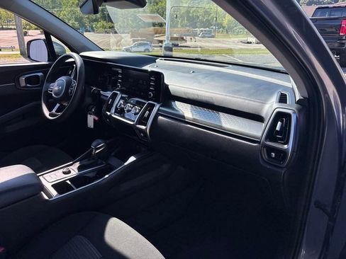 Used 2022 Kia Sorento LX image 36