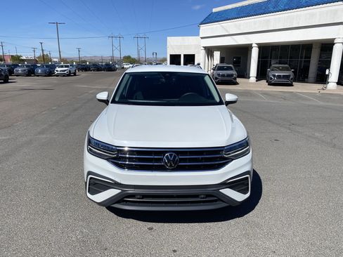 Used 2023 Volkswagen Tiguan SE FWD image 7