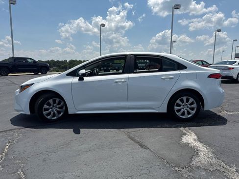 Used 2024 Toyota Corolla LE FWD image 5