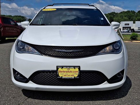 Used 2020 Chrysler Pacifica Touring-L w/ S Appearance Package FWD image 2